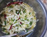 Foto langkah ke 2 dari resep Darlorkol 👩🍳Dadar Telor pakai Kol.