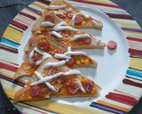 Foto langkah ke 3 dari resep Pizza Roti Sosis.