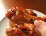 Foto del passaggio 2 della ricetta Honey Glazed Chicken - Pollo glassato alla salsa di soia e miele
