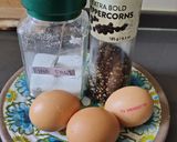 A picture of step 1 of Pan Fry Shrimp Eggs.
