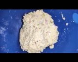 A picture of step 3 of Falhari shinghada thalipith.