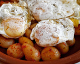 Foto del paso 3 de la receta: Huevos rotos con patatas al ajo escalivado y sobrasada