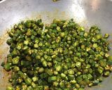 A picture of step 6 of Bhindi sabzi.