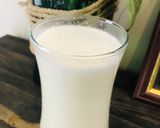 A picture of step 3 of Apple milkshake.