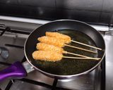 Foto langkah ke 4 dari resep 128. Corndog Mozzarella.