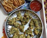 પાલક મેથી ક્રિસ્પી પકોડા(palak methi crispy pakoda Recipe in gujarati) રેસીપી સ્ટેપ4ફોટો