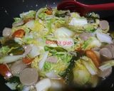 Foto langkah ke 4 dari resep Tumis Sawi Putih Bakso Cabe.