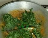 Foto langkah ke 3 dari resep Gulai daun singkong ikan asap.