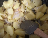Foto del paso 4 de la receta: 🍲 Guiso de patatas 🥔con almendras y pimentón