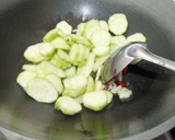 Foto langkah ke 2 dari resep Sayur Oyong Sederhana.