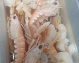 Foto del paso 1 de la receta: Paella de cigalas, gambones, colas de langostino y sepia