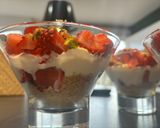 Une image de l'étape 4 de Verrine fraises, pistache et fromage blanc.