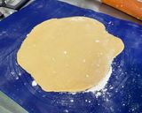 Une image de l'étape 8 de Tarte aux pommes, bananes et caramel.