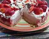 Foto del paso 5 de la receta: Tarta con mousse de frutillas y crema Chantilly 🍓🍓🍓💞💞