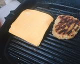 Hình bước làm 4 của món Beef patty, hamburger chuẩn như hàng