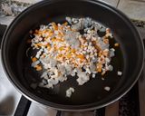 Foto del paso 2 de la receta Brazo gitano de calabacín y langostinos