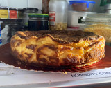 Foto del paso 10 de la receta: Tarta de queso quemada, con crumble de galletas, miel y chía