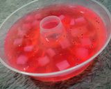 Foto langkah ke 5 dari resep Agar-agar selasih strawberry Coco seaweed 🍮.