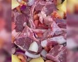 صورة لخطوة 2 من وصفة ريش غنم بالبطاطا والبندورة