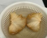 Hình bước làm 2 của món Canh Ngải Cứu Tiềm Nấm Hầu Thủ Chay