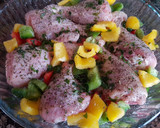 Foto del paso 1 de la receta: Muslitos de pollo en salsa con setas y canela