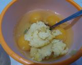 Foto langkah ke 3 dari resep Telur dadar kentang.