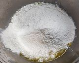 Φωτογραφία βήματος 1 της συνταγής Πίτσα με λεπτή ζύμη & γέμιση στο στεφάνι