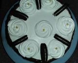 A picture of step 4 of Oreo cake.