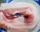 Hình bước làm 2 của món Thịt ba chỉ kho củ nghệ và lá nghệ
