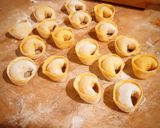 Foto del passaggio 1 della ricetta Cappellacci astice, burrata e limone