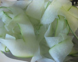 Foto del paso 3 de la receta: Rollitos de fruta bomba