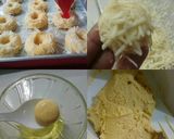 Foto langkah ke 3 dari resep Crunchy Strawberry Cheese Thumbprint Cookies.
