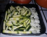 Foto del paso 3 de la receta: Milanesas de pollo caseras con verduras fritas y a la plancha