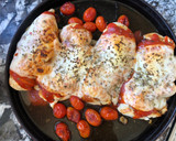 Foto del paso 9 de la receta: Gratinado de pollo en hasselback con tomates cherry