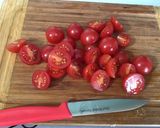 Une image de l'étape 9 de Salade surprise de pommes de terre aux tomates cerises, petits oignons blancs et lomo fumé.