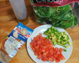 Foto del paso 1 de la receta: Ensalada de canónigos, anguriñas, aguacate y tomate