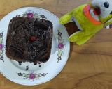 A picture of step 4 of Oreo chocolate cake.