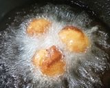 A picture of step 3 of Bhutta Sambar Vada.