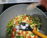 Foto langkah ke 4 dari resep Tumis Cumi Item.
