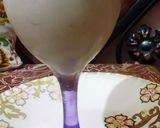 A picture of step 1 of Chikoo Banana Shake.