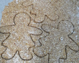 Foto del paso 3 de la receta: Galletas navideñas de almendra y limón sin azúcar