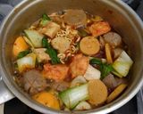 Foto langkah ke 4 dari resep Shuki kuah tom yum (bumbu instan).