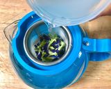 A picture of step 1 of Tubtim Krob in Butterfly Pea Flower Tea Latte.