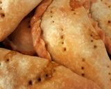 Foto del passaggio 4 della ricetta Calzoni con le bietole