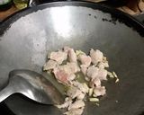 รูปขั้นตอนการทำที่ 2 ของ ผัดเปรี้ยวหวานสันคอหมู