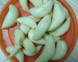 A picture of step 1 of Lahasun ki chutney.