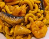 Foto del paso 5 de la receta Fideuá de chipirones, champiñones y gambas