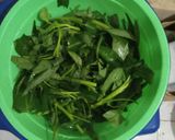 Foto langkah ke 1 dari resep Tumis Kangkung Saus Tiram.