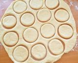 A picture of step 5 of Vanilla doughnuts.