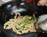 รูปขั้นตอนการทำที่ 8 ของ หมูผัดพริก
